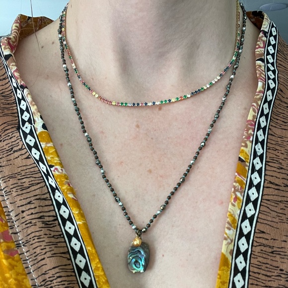 Handmade hand knotted little gemstone necklace with abalone pearl charm - Picture 8 of 8